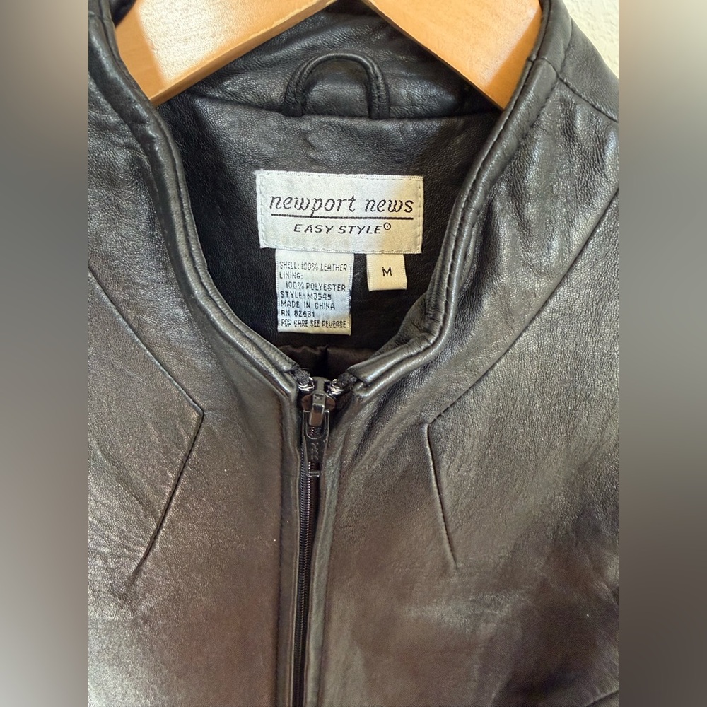 🖤 Newport News Easy Style Women’s Black Leather Jacket EUC - Picture 3 of 10